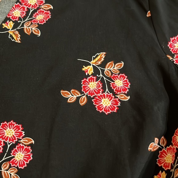 Old Navy Blouse - Picture 3 of 6